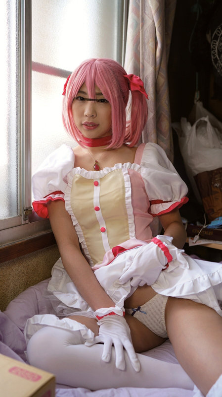 「パンチラ撮り放題で有名な無防備コスプレイヤーと僕の家賃1万5千円の風呂なし部屋で二人きり！『結果、無洗包茎チ○ポを何度も愛してくれるマジ天使でした』」 VOL.1