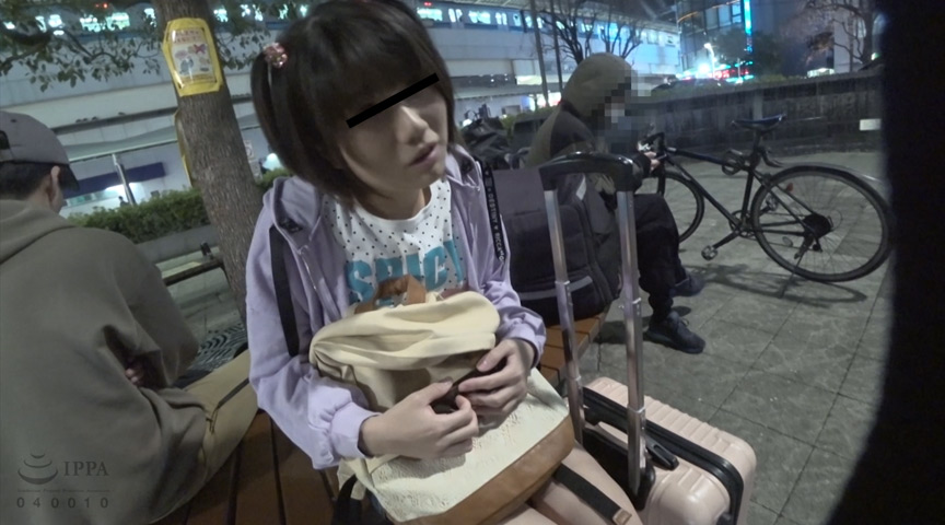 家出美少女。保護連れ込みわいせつ映像