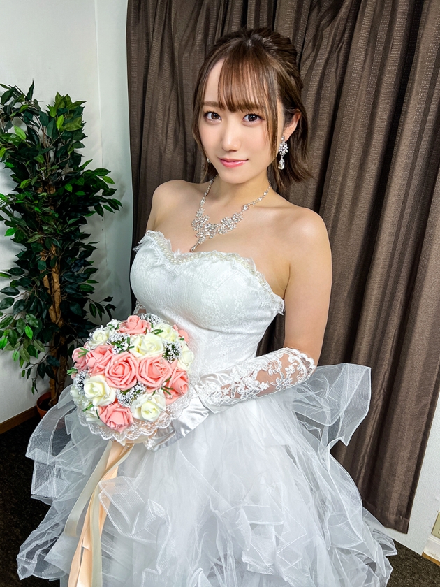 【最初の男VS最後の男】新郎がみたら気絶モノ。花嫁ほのかちゃん(25)結婚前最後の浮気SEX映像。ウェディングドレスで新郎の親友と最後の生中出しSEXに乱れまくるハメ撮り動画