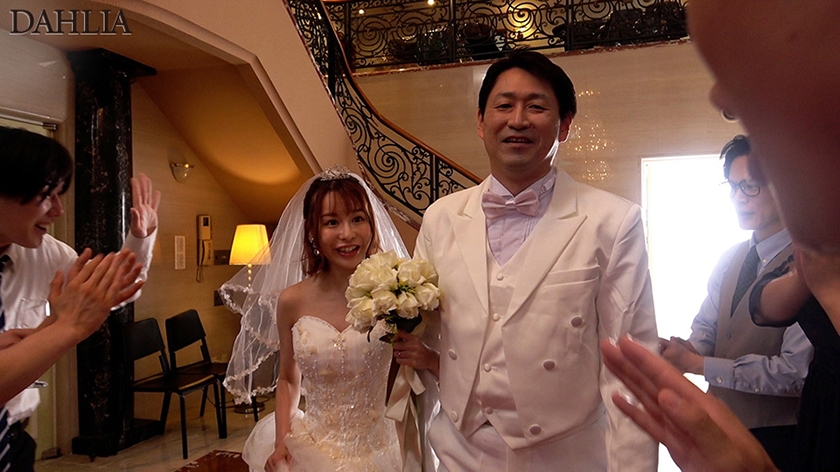結婚式NTR 新婦が二次会のバチェラ乱交パーティーでヤラレまくっていた記録 入田真綾